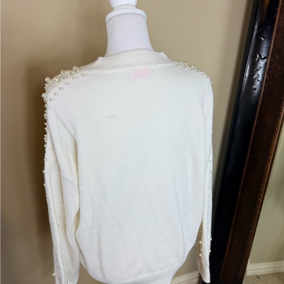 Elegant Pearl-Embellished White Sweater size medium - Picture 8 of 9